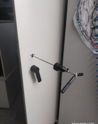 Awaryjne otwarcie szafy na dokumenty niejawne CP – serwis bez uszkodzeń