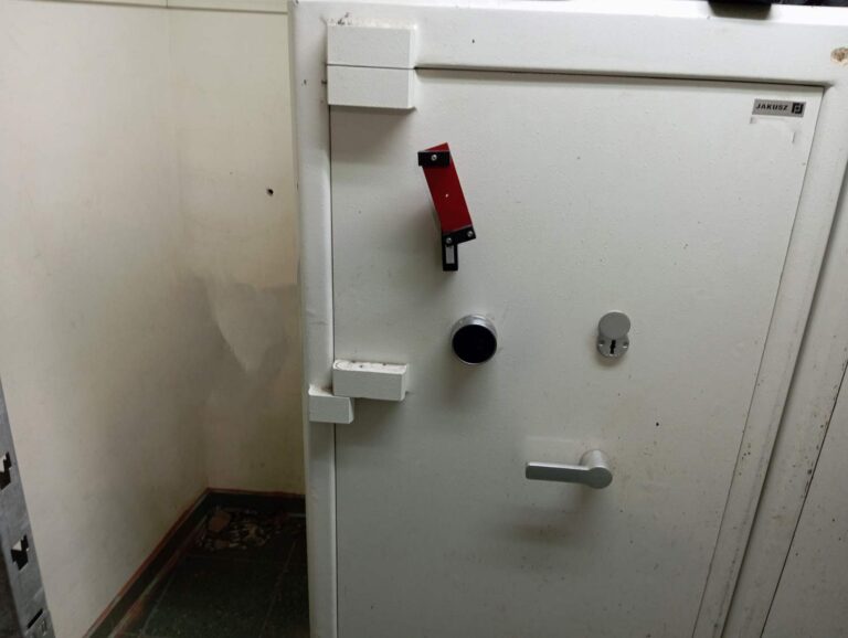 Realizacje Awaryjne otwieranie Sejfów | Szafa Jakusz Klasa VI i 1800kg Realizacje Awaryjne otwieranie Sejfów | Szafa Jakusz Klasa VI i 1800kg