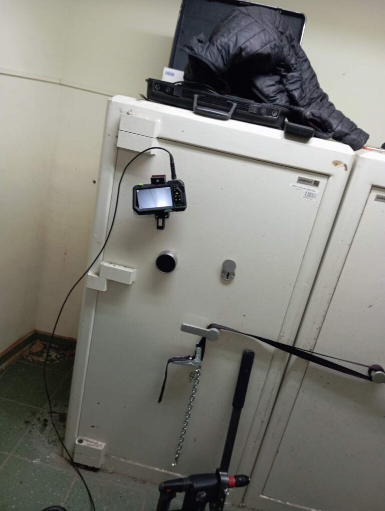 Realizacje Awaryjne otwieranie Sejfów | Szafa Jakusz Klasa VI i 1800kg Realizacje Awaryjne otwieranie Sejfów | Szafa Jakusz Klasa VI i 1800kg