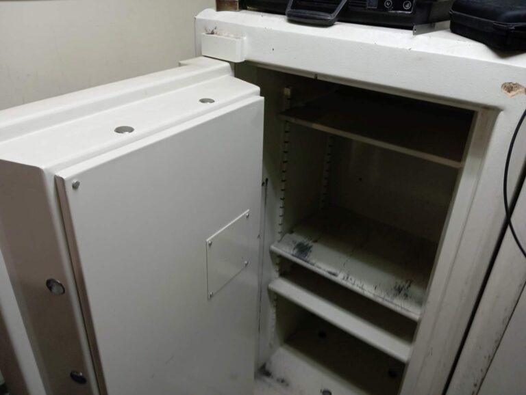 Realizacje Awaryjne otwieranie Sejfów | Szafa Jakusz Klasa VI i 1800kg Realizacje Awaryjne otwieranie Sejfów | Szafa Jakusz Klasa VI i 1800kg