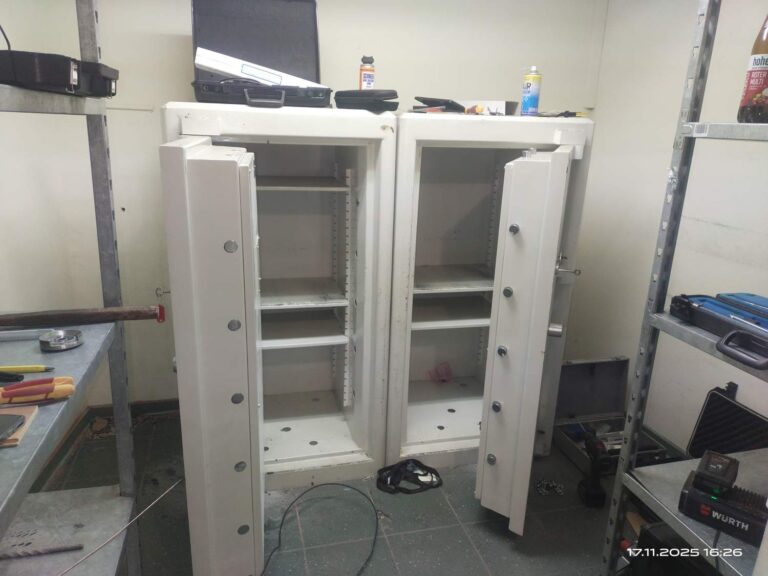 IMG_20251117_162608 Realizacje Awaryjne otwieranie Sejfów | Szafa Jakusz Klasa VI i 1800kg